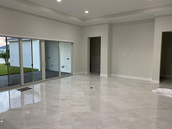 4th image of 4685 Estates Cir