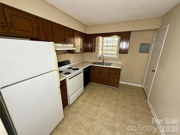 4th image of 5805 Hunting Ridge Ln APT J