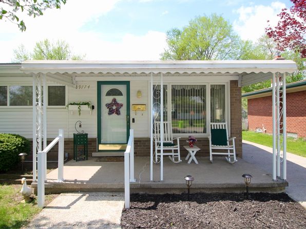 29774 Magnolia Dr, Flat Rock, MI 48134