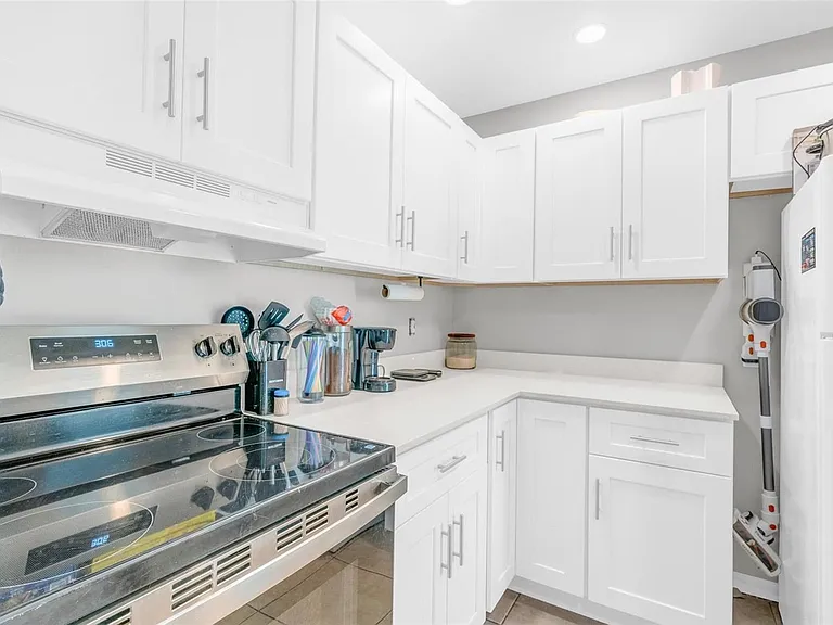 140 Orchid Woods Ct #15B — Photo 3