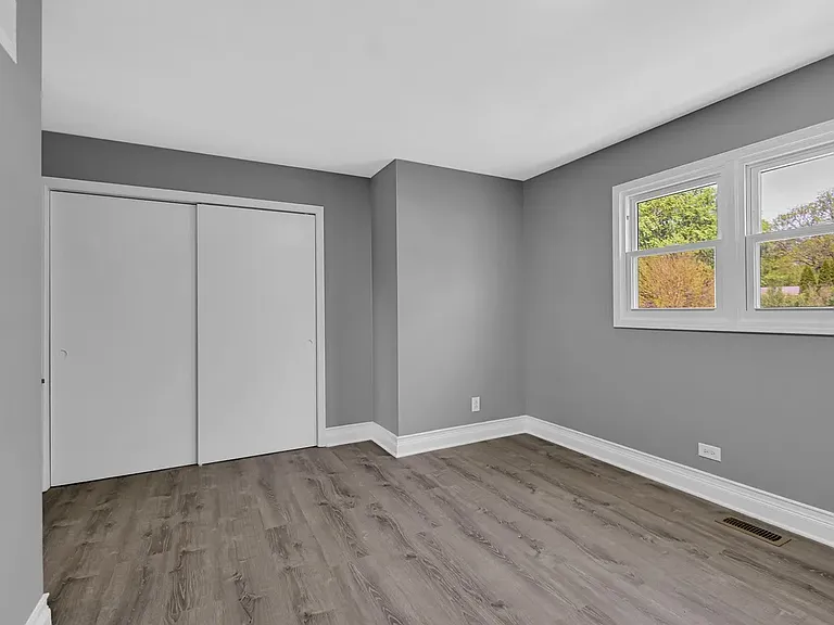 28W502 Leverenz Rd — Photo 23