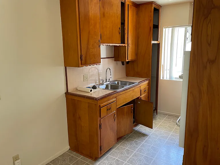 1450 Marine Ave #8 — Photo 2