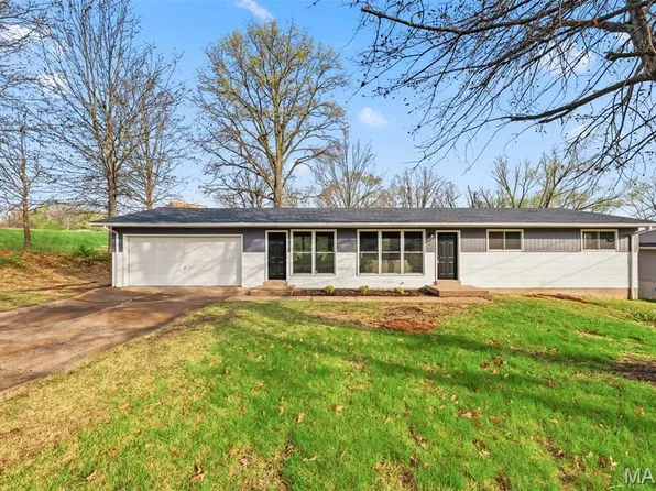 13035 Old Jamestown Rd, Florissant, MO 63033