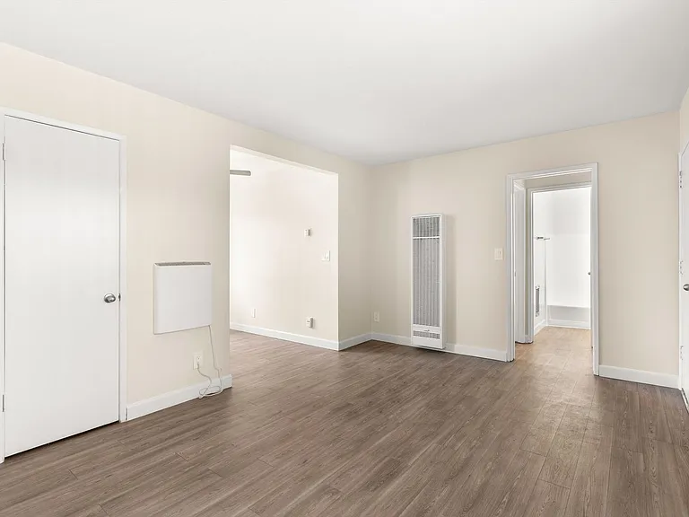 Linden Court Apartments — Photo 47