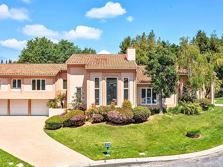 1687 Castlebridge Ct — Photo 60