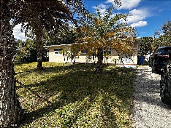 3rd image of 812 Camellia Dr
