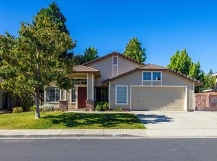 706 Notre Dame Dr, Vacaville, CA 95687