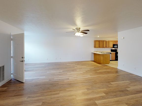 2nd image of 3210 Mark Twain Ave
