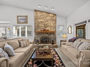 402 Laurel Oak Ln, Hendersonville, NC 28791