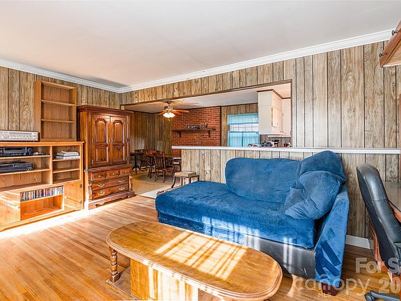 4th image of 117 Autumn Ln