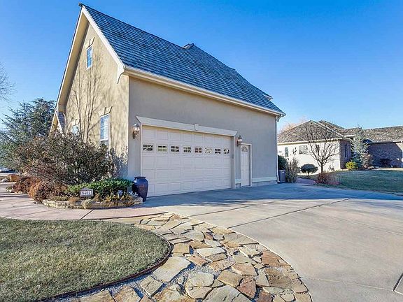 3rd image of 8401 E Oxford Cir