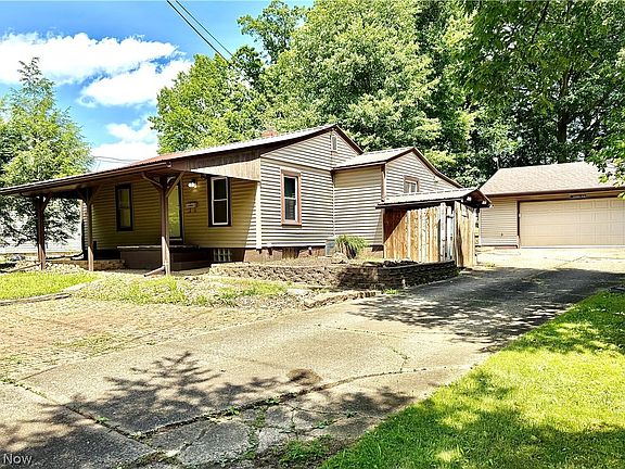 3rd image of 2108 Clermont Ave NE
