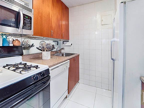2nd image of 301 E 79th St APT 9F