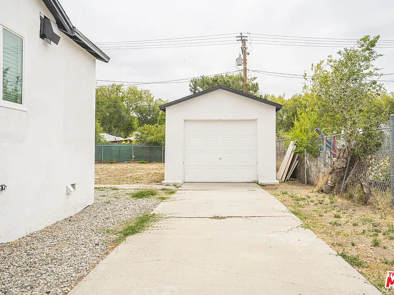 4555 Acacia Ave — Photo 22
