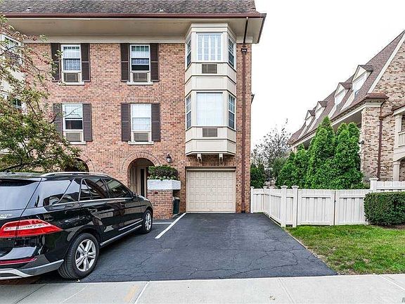 2nd image of 208-04 Estates Dr #U123