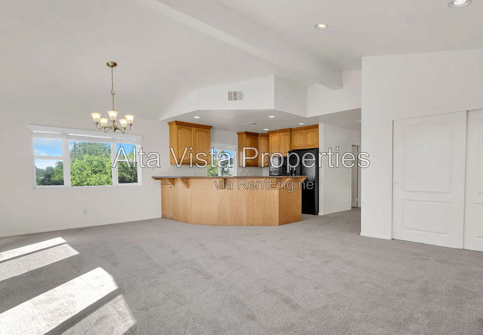2 bed, 2.0 bath, 2100 sqft, $5,995 — Photo 4
