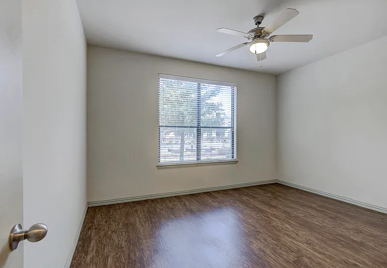 Summercrest Burleson Apartments — Photo 28