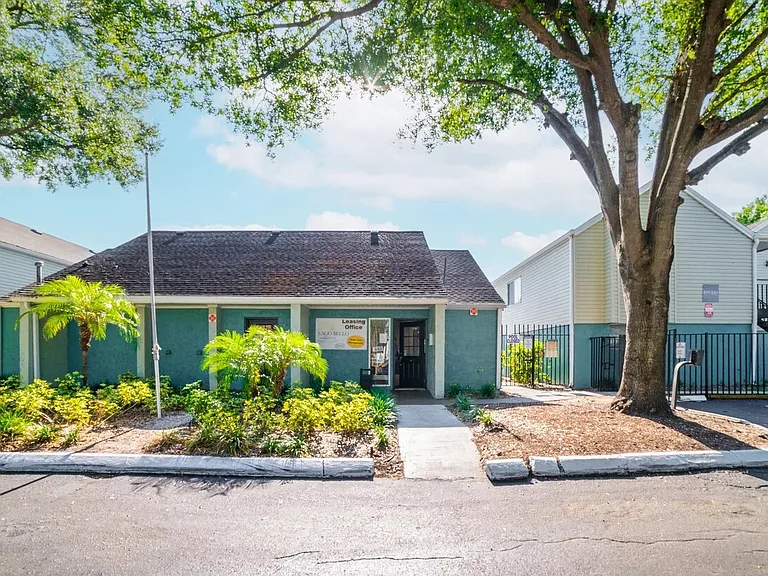 Lago Bello Apartment Homes — Photo 14