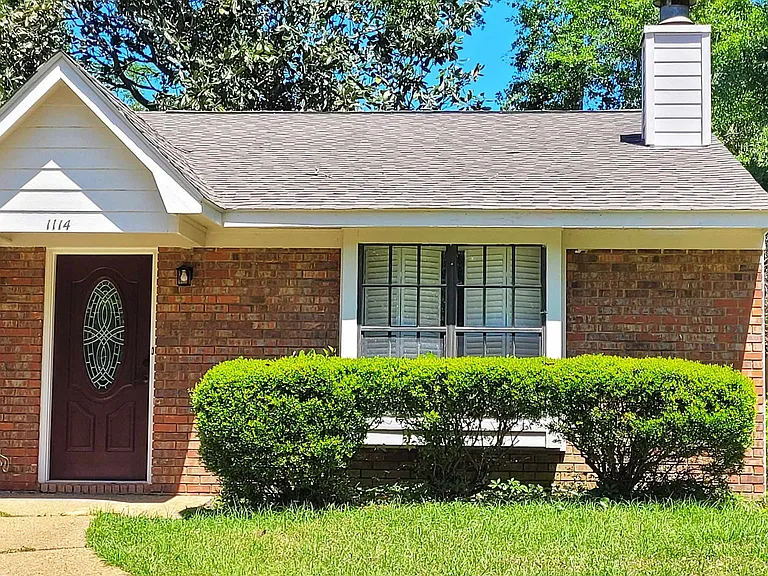 1114 Brafforton Dr — Photo 1