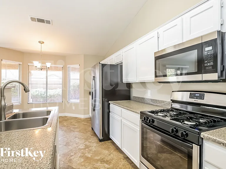 811 Mesa Pine Ct — Photo 10