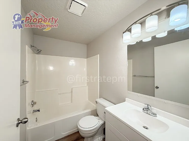 2183 S Stephen Ave #202 — Photo 16