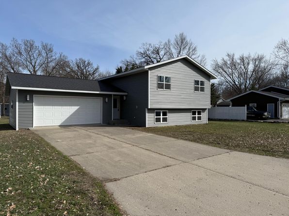 575 Roberts St SW, Hutchinson, MN 55350