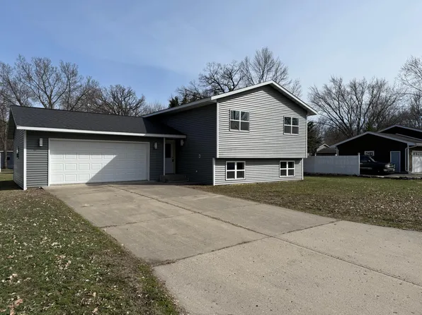 575 Roberts St SW, Hutchinson, MN 55350