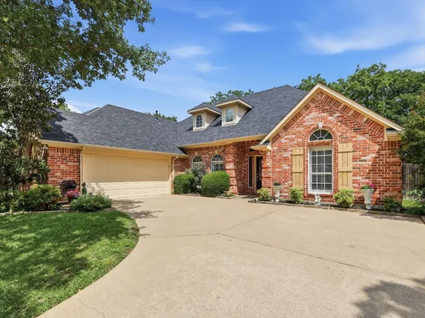 3600 Chateaux Ln, Hurst, TX 76054