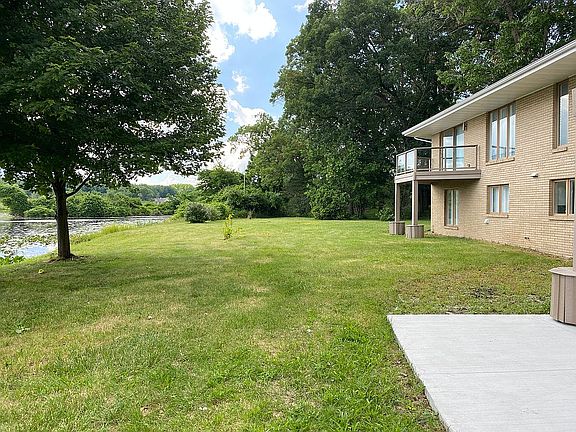 3rd image of 173 Lynwood Ln