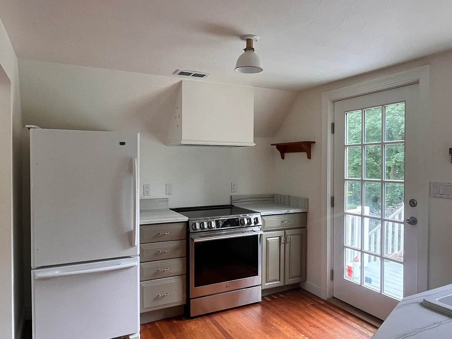 Studio, 700 sqft, $2,200 — Photo 3