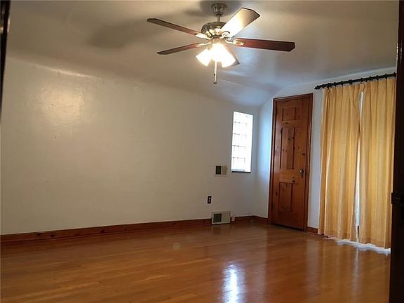 4th image of 40 Bellanca Ave