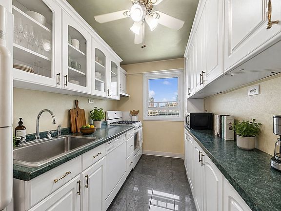 3rd image of 195 Adams St APT 15C