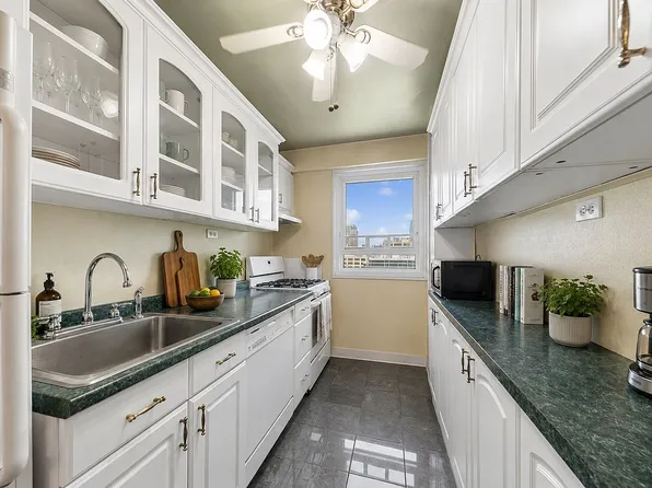 195 Adams St APT 15C, Brooklyn, NY 11201
