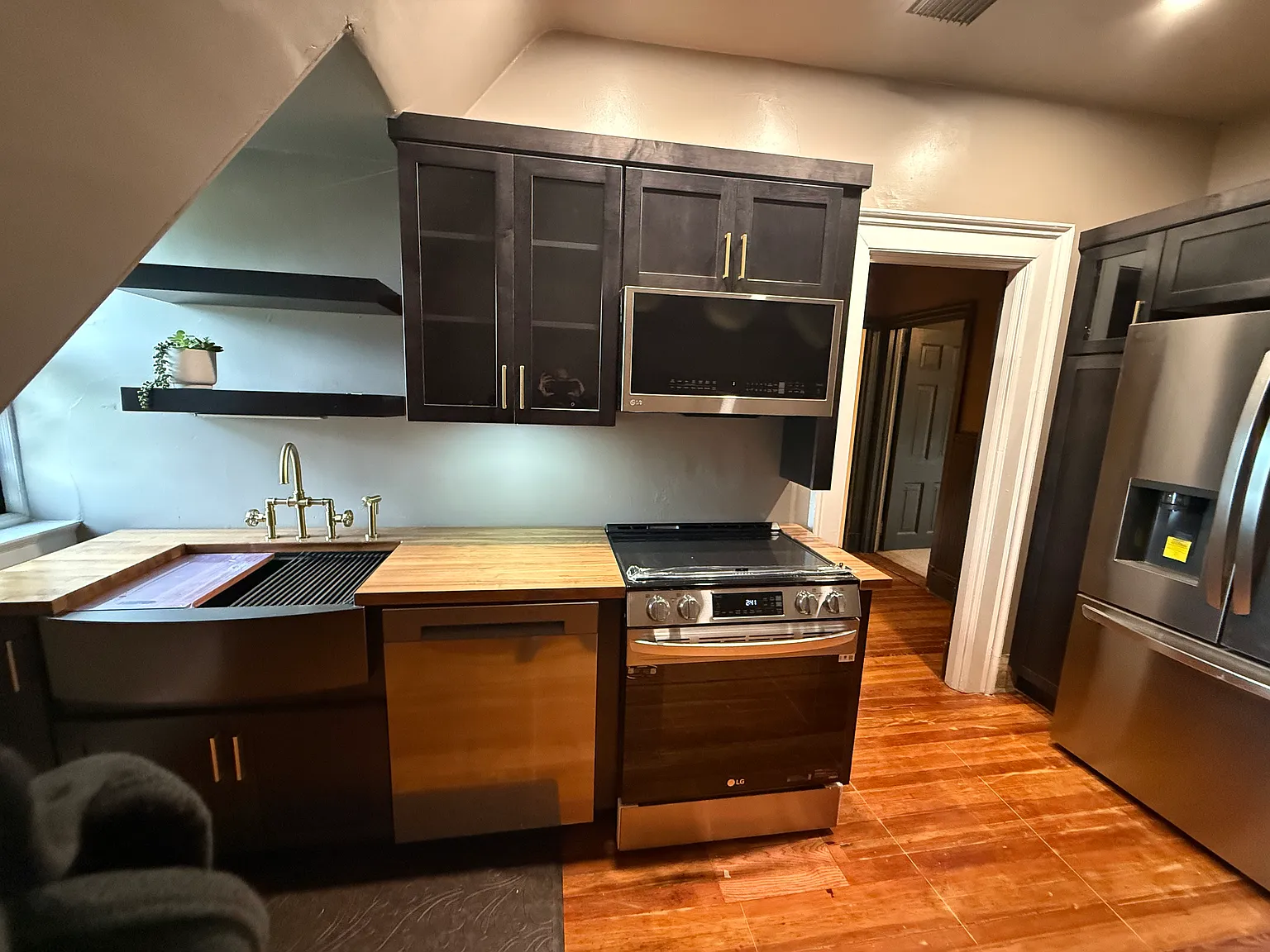 2 bed, 2200 sqft, $2,500 — Photo 4