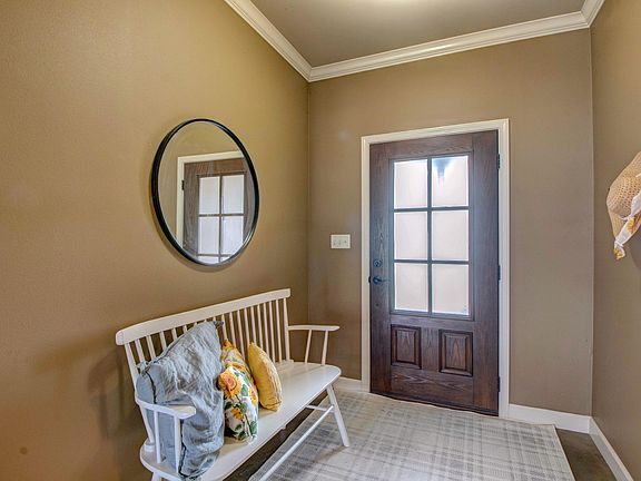 5th image of 424 Oakwood Ln