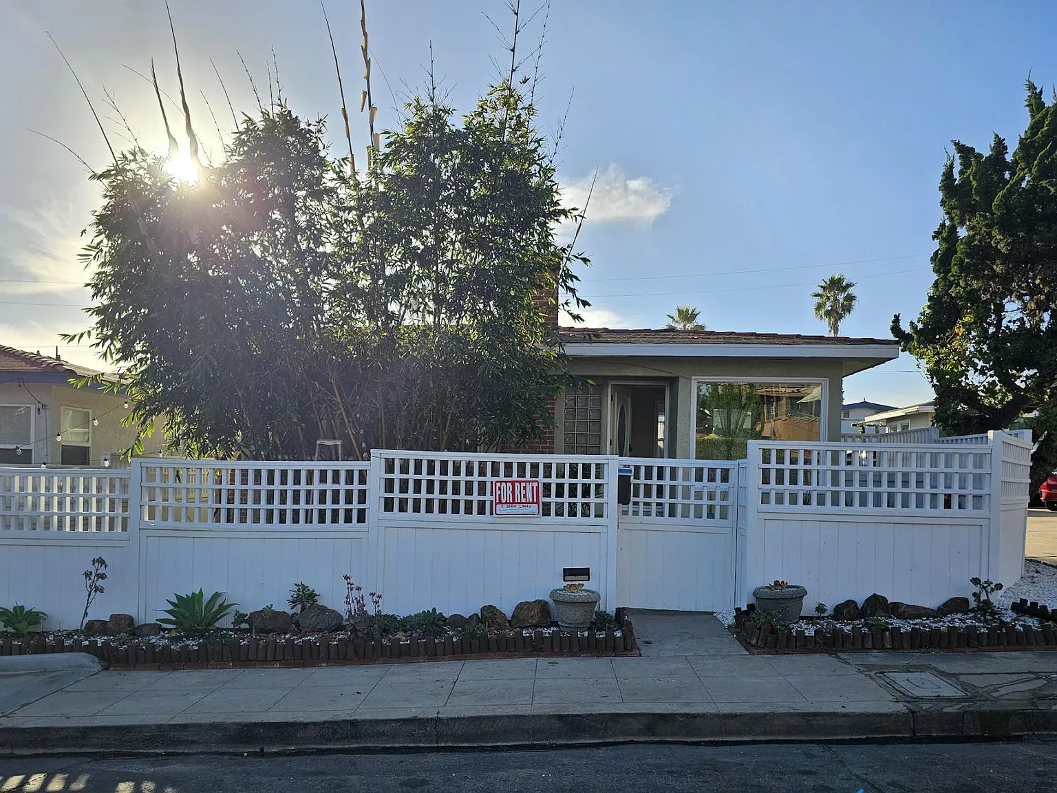 2 bed, $4,650 — Photo 1
