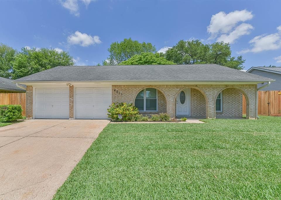 1st image of 4211 Yosemite Dr