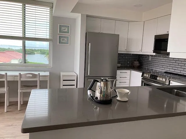 2 bed, 1070 sqft, $2,700 — Photo 2