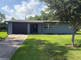 55 Periwinkle Ct, Lake Jackson, TX 77566