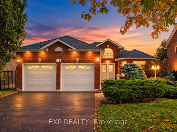 44 Finnegan Pl, Whitby, ON L1R 2K9