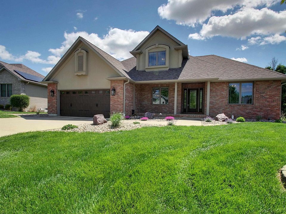 1st image of 2734 Parkwood Dr