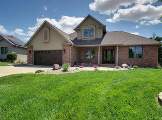 2734 Parkwood Dr, Quincy, IL 62305