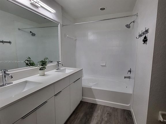 5th image of 11102 NW 83rd St APT 105