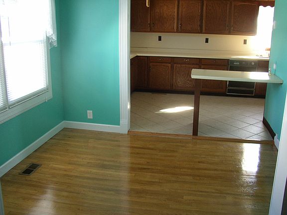 5th image of 125 Lynnwood Ave