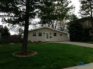 1005 Village Trail Dr, Maumee, OH 43537