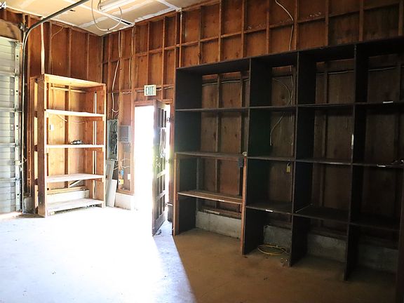 5th image of 407 NW 78th St