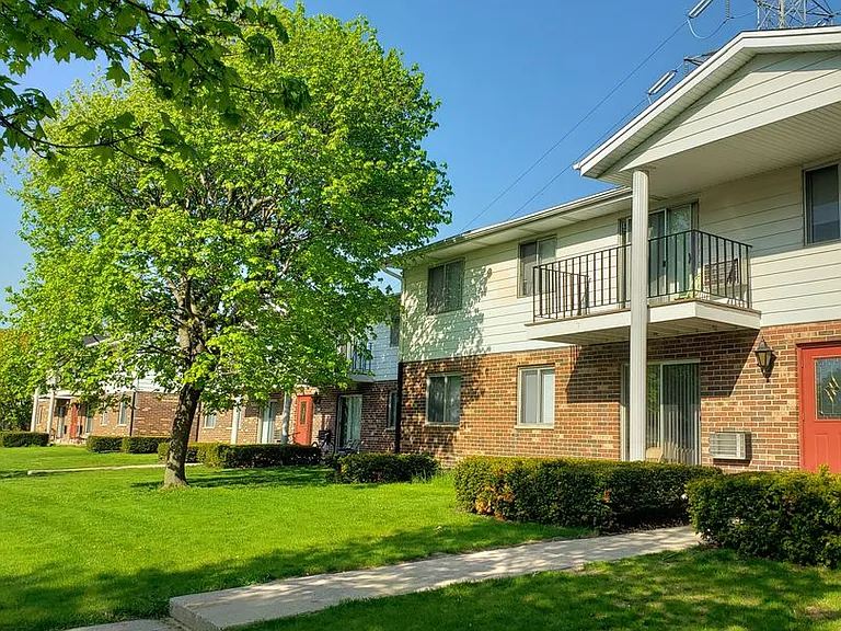 1311-1315 Fleetfoot Dr — Photo 38