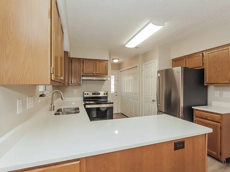 5013 Farmview Dr — Photo 8