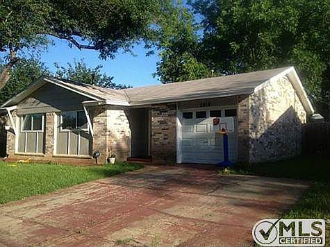 2nd image of 1514 Rosewood Ln