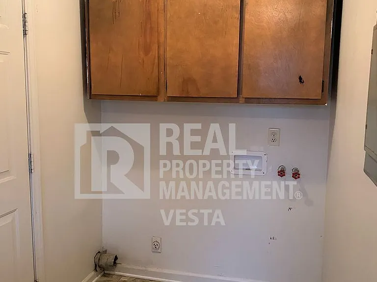627 Maplewood Dr — Photo 5